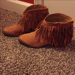 Qupid fringe booties size 10 NWOT